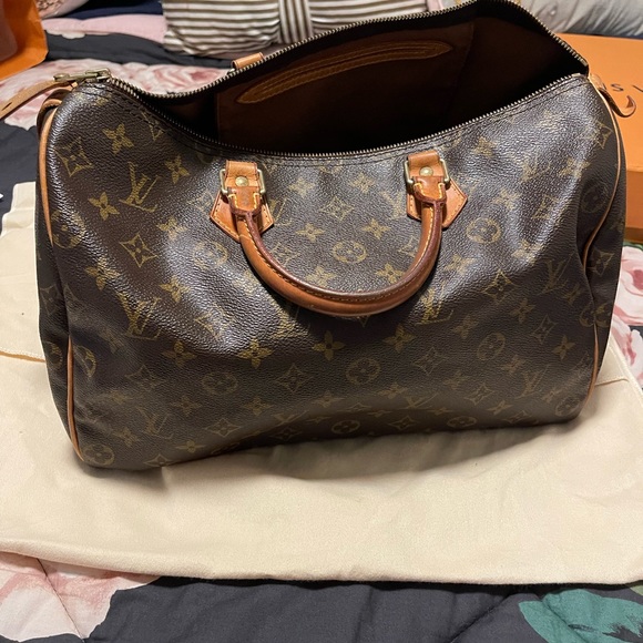 Louis Vuitton - Picture 4 of 6